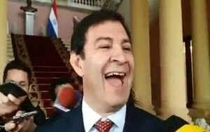Tras salida de su esposa de Itaipú, Silvio Ovelar responde: “Calavera no chilla”