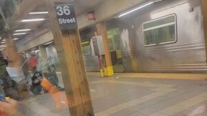 Tiroteo en metro de Nueva York deja varios heridos, según medios locales