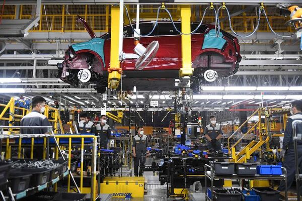 Fabricante invertirá 40.000 millones la próxima década en vehículos eléctricos - Tecnología - ABC Color