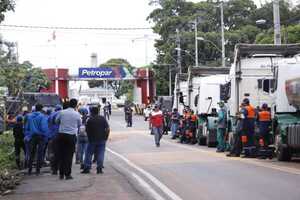 Diario HOY | Jugarreta en Petropar: retiran combustible subsidiado para venderlo a “nuevo” precio