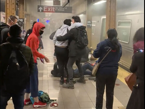 EE.UU: Reportan al menos 16 heridos en un tiroteo en el metro de Nueva York