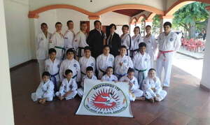 Atletas participaron del acto de graduación de la Academia Taekwondo San José - Noticiero Paraguay