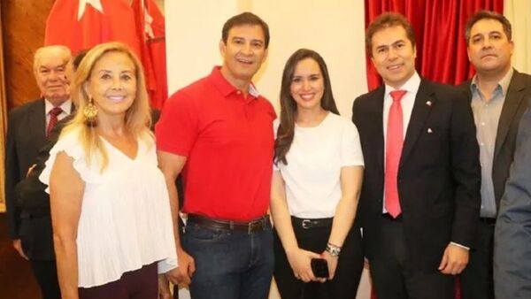 Esposa de Silvio Ovelar ya no es directora en Itaipú y ganará menos de la mitad, según él
