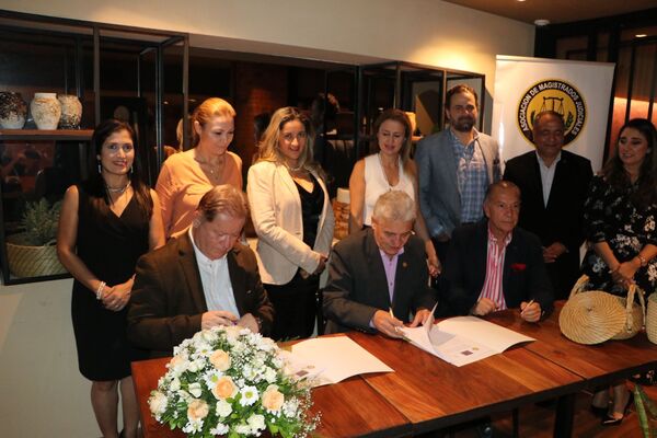 La AMJP firma convenio de cooperación con la Universidad de Bolonia, Italia - PDS RADIO