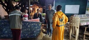 Temporal: 30 familias fueron trasladadas a refugio Copaco - Nacionales - ABC Color