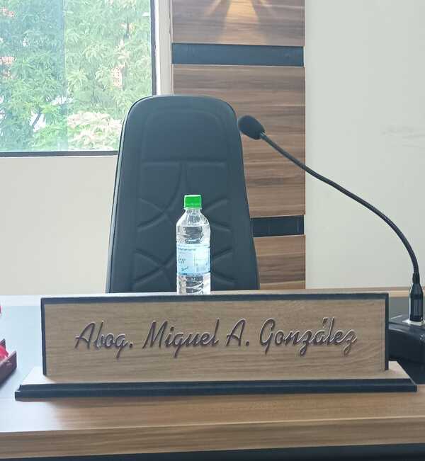 Concejal vuelve a "planillear" en Franco - La Clave