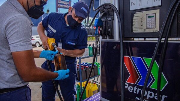 Sindicato de Petropar critica que ya no puedan hacer compras directas