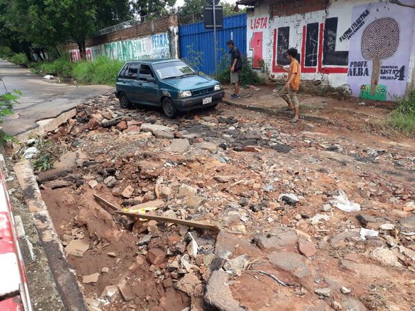 San Lorenzo, ciudad colmada de baches, raudales y barrios inundados - Nacionales - ABC Color