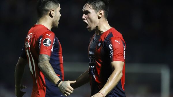 Festejo con dedicatoria a Marcelo Moreno Martins