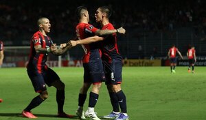 Cerro reacciona, remonta y lidera su grupo en la Libertadores