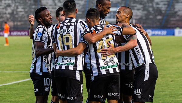 Ceará domina a Deportivo La Guaira y sigue líder