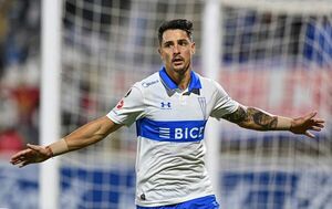Un discutido penal da la victoria a la Católica frente a Cristal - Fútbol Internacional - ABC Color