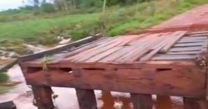 La Nación / San Pedro: pobladores de asentamiento quedan sin puente y aislados tras terrible temporal