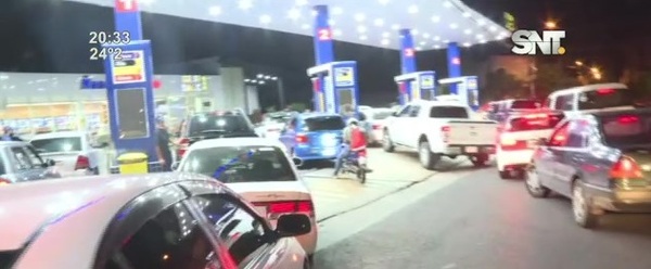 Estaciones llenas: Vía crucis para conseguir combustible - SNT