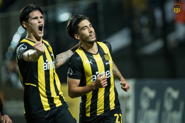 Con efectividad Peñarol derrotó a Olimpia en Montevideo