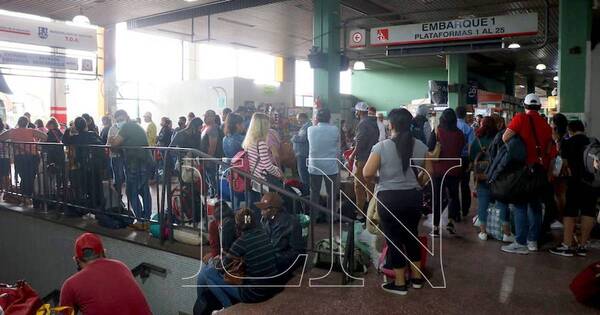 La Nación / Aumentan a 15.000 por día los viajeros desde Terminal