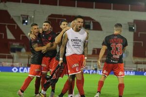 Huracán, del 2-1 al 1-2 por culpa del VAR - Fútbol - ABC Color