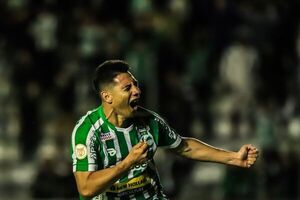Óscar Ruiz necesitó cuatro minutos para anotar su primer gol con Juventude - Fútbol - ABC Color