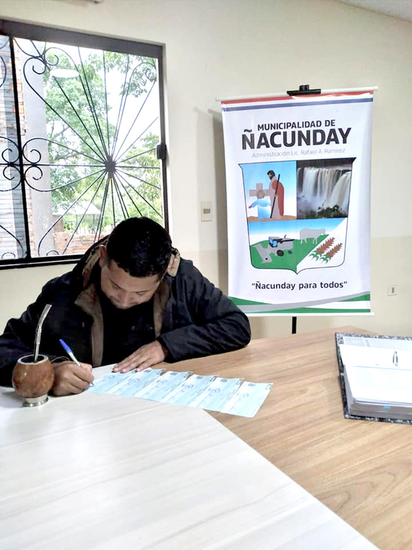 Ñacunday: Luego de seis meses, pagan sueldos a funcionarios municipales - La Clave