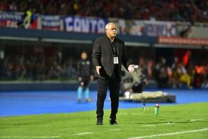 Arce y el “esperamos ya ansiosos el VAR aunque ni con VAR...” - Cerro Porteño - ABC Color