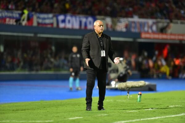 Arce y el “esperamos ya ansiosos el VAR aunque ni con VAR...” - Cerro Porteño - ABC Color