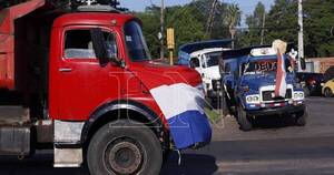 La Nación / Camioneros de Tobatí anuncian movilización por suba de precios en Petropar
