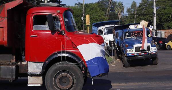 La Nación / Camioneros de Tobatí anuncian movilización por suba de precios en Petropar