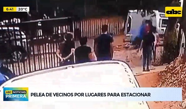 Hombre denuncia agresión en puja por lugar para estacionar