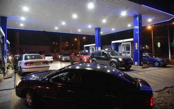 Estaciones de servicio de Petropar casi vacías tras masiva carga de combustible – Prensa 5