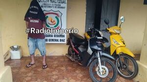 Detienen a un joven con orden de captura y con motocicleta indocumentada - Radio Imperio