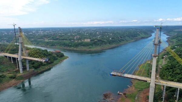 Dovelas están a 172 metros de unirse en el tramo central del Puente de la Integración
