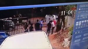 Golpeó al vecino por estacionar frente a su casa