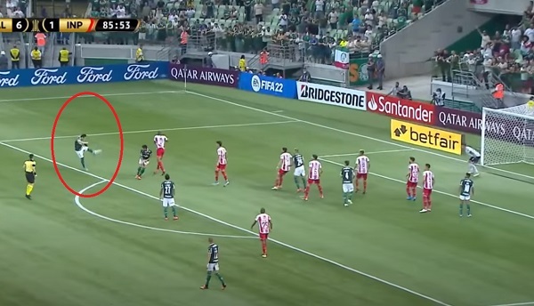 Tiro de esquina, zurdazo de primera y golazo - La Prensa Futbolera