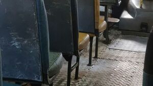 "Prohibido coquetearme", el llamativo cartel colocado por un chofer de micro