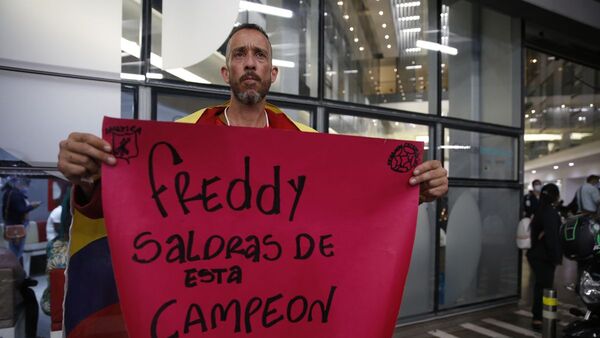 Freddy Rincón continúa en estado crítico