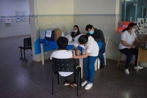Vacunatorios estarán cerrados desde hoy y retomarán atención el sábado - Nacionales - ABC Color