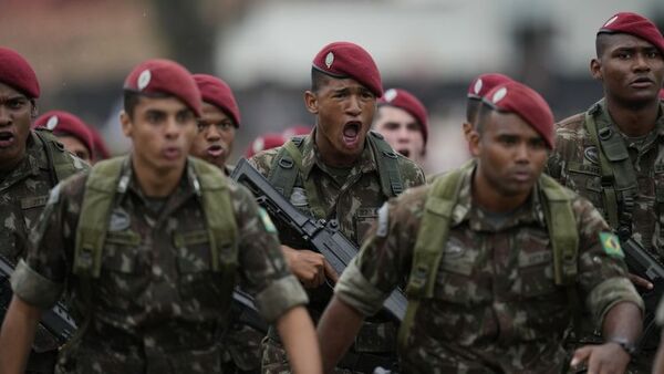 Viagra, medicamentos para la calvicie y prótesis de pene inflables: los polémicos y cuestionados gastos del Ejército brasileño