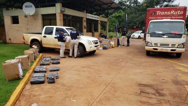 Incautan droga que era transportada en camión de encomiendas - La Clave