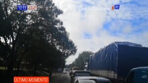 Policías despejan ruta en Paraguarí | Noticias Paraguay