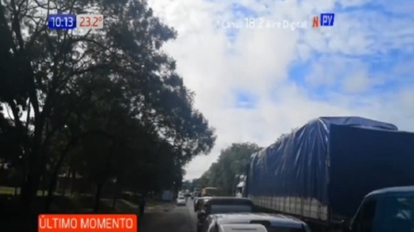 Policías despejan ruta en Paraguarí - PARAGUAYPE.COM