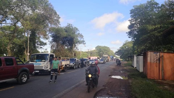 Camioneros levantaron el cierre de ruta en Paraguarí - ADN Digital