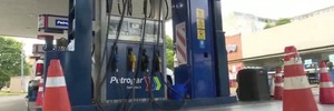 Tras largas filas de vehículos, estaciones de servicios de Petropar están casi vacías - ADN Digital
