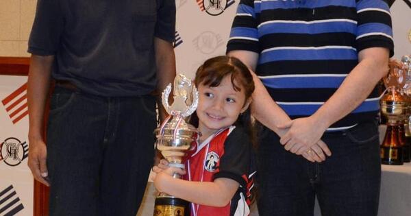 ¡Con cinco años, Victoria se consagró subcampeona del ajedrez!