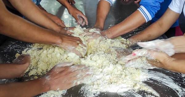 La Nación / Adolescentes en infracción elaboran chipa y participan en misa
