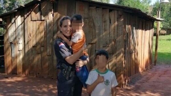 Policía que adoptó a niño: "Me pregunto qué fue lo que hice para que me quiera tanto"
