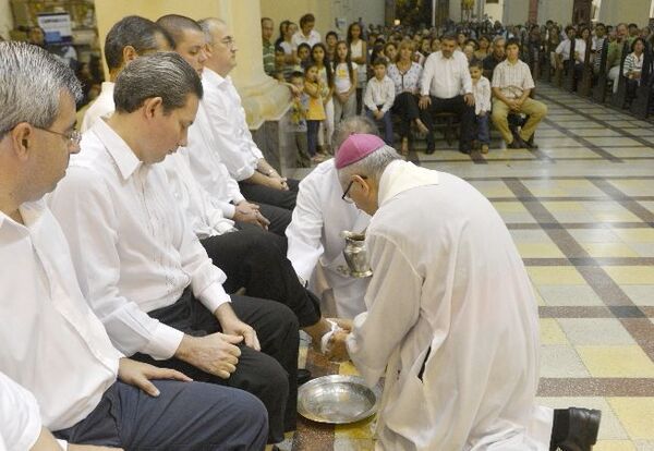 Habrá lavatorio de los pies en misa que recordará la institución de la eucaristía - Nacionales - ABC Color