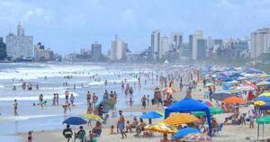 La Nación / Unos 8.000 viajaron a playas de Brasil