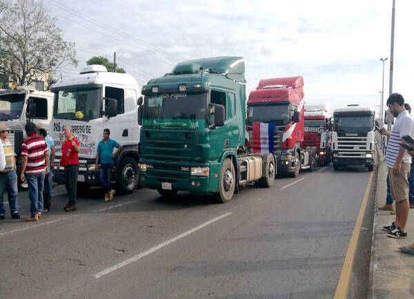 Diario HOY | Gremios de camioneros repudian presunta extorsión de sus líderes