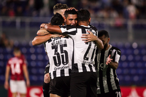 Diario HOY | Libertad vence a Caracas y asume el liderato del Grupo B