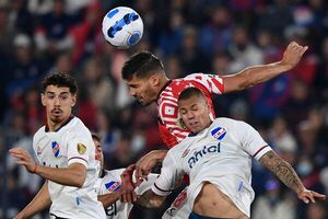 Nacional vuelve a fallar un penal e iguala con Estudiantes - Fútbol Internacional - ABC Color